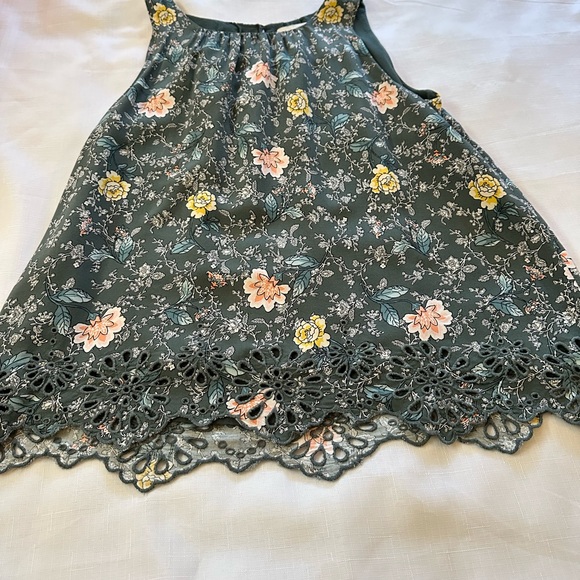 💕🌈💕Loft Brand Women’s Floral Sleeveless Blouse Slate Blue with Floral Design - Picture 3 of 6
